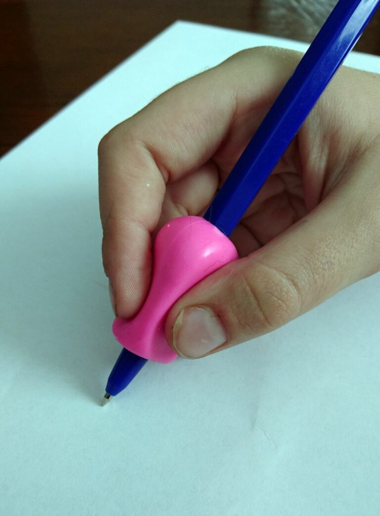  на ручку и карандаш для формирования правильного захвата .